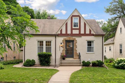2522 Mckinley Street NE, Minneapolis, MN 55418
