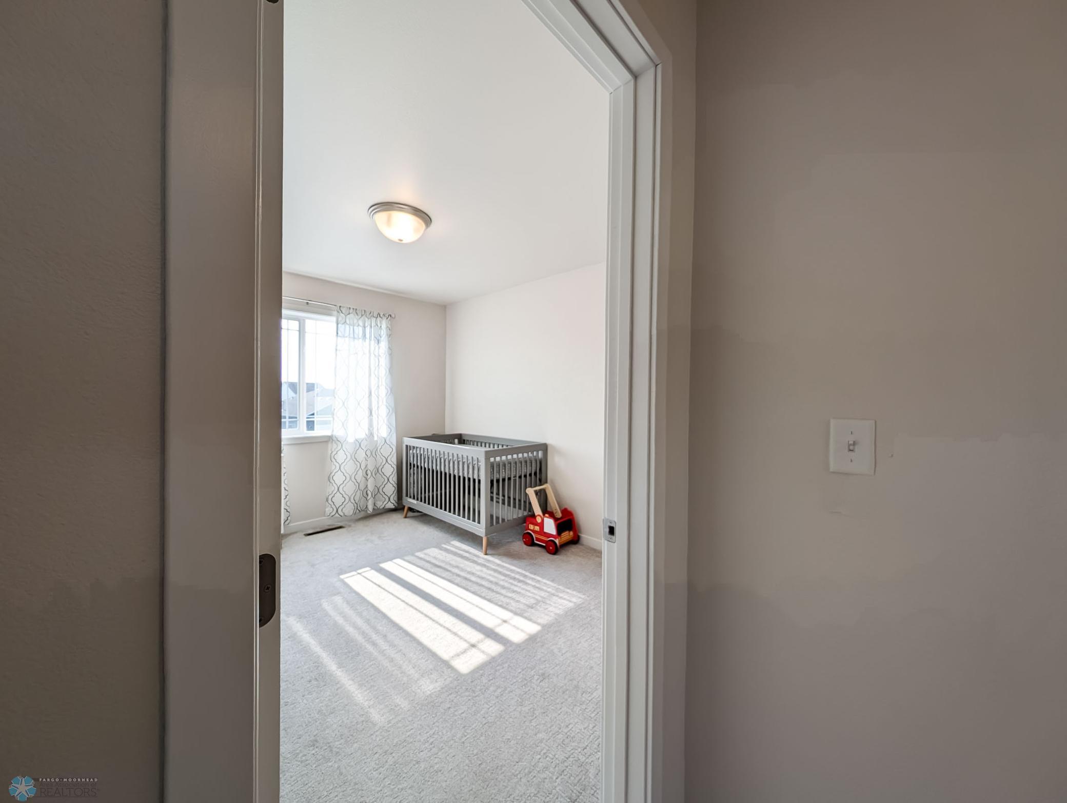 L2P036-142531151.jpg