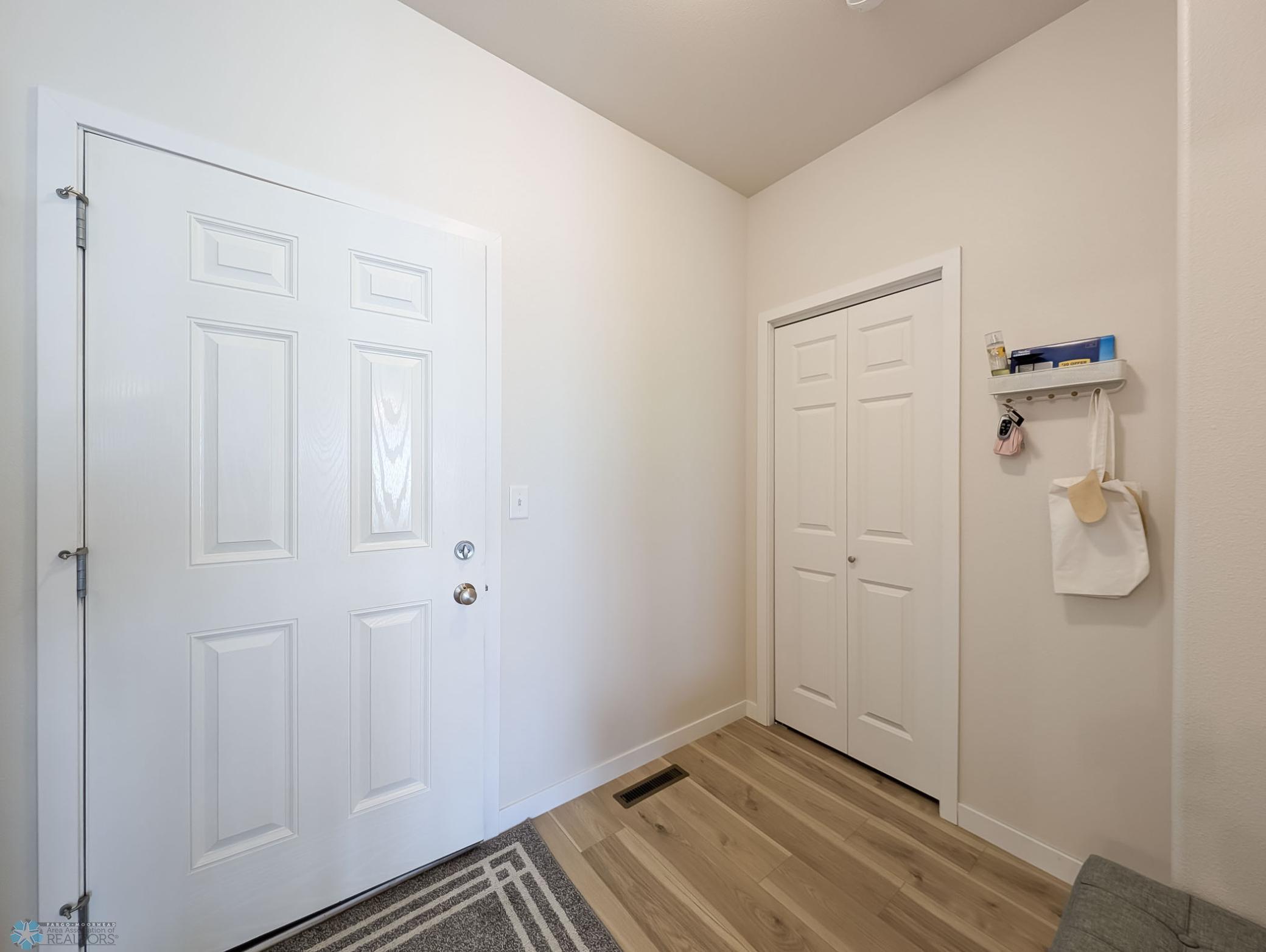 L2P017-141246023.jpg