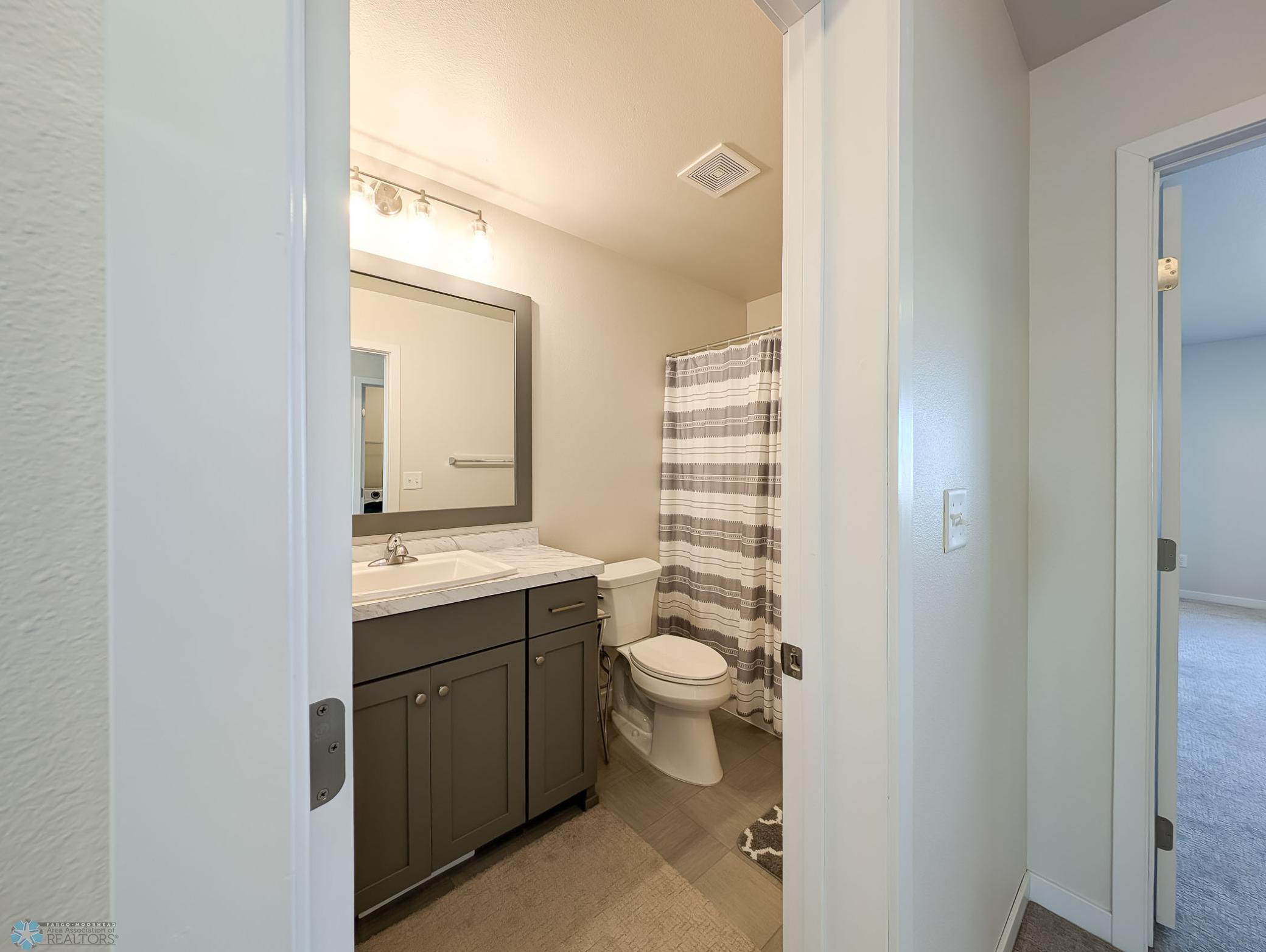L2P040-142635445.jpg