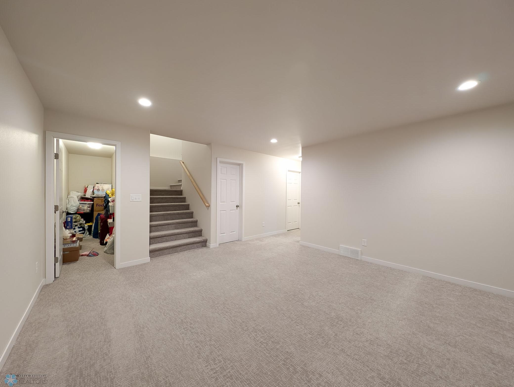 L2P021-141500850.jpg