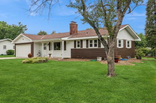 304 Unique Drive, Burnsville, MN 55337
