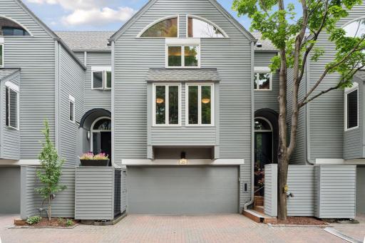 35 Greenway Gables, Minneapolis, MN 55403