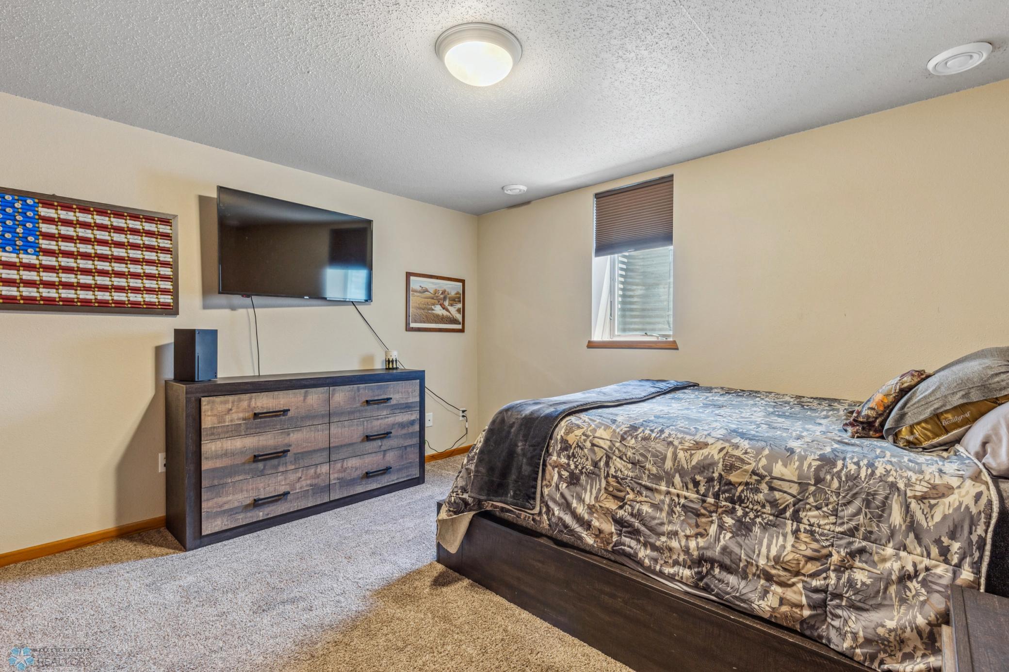 1867 10th St W25.jpg