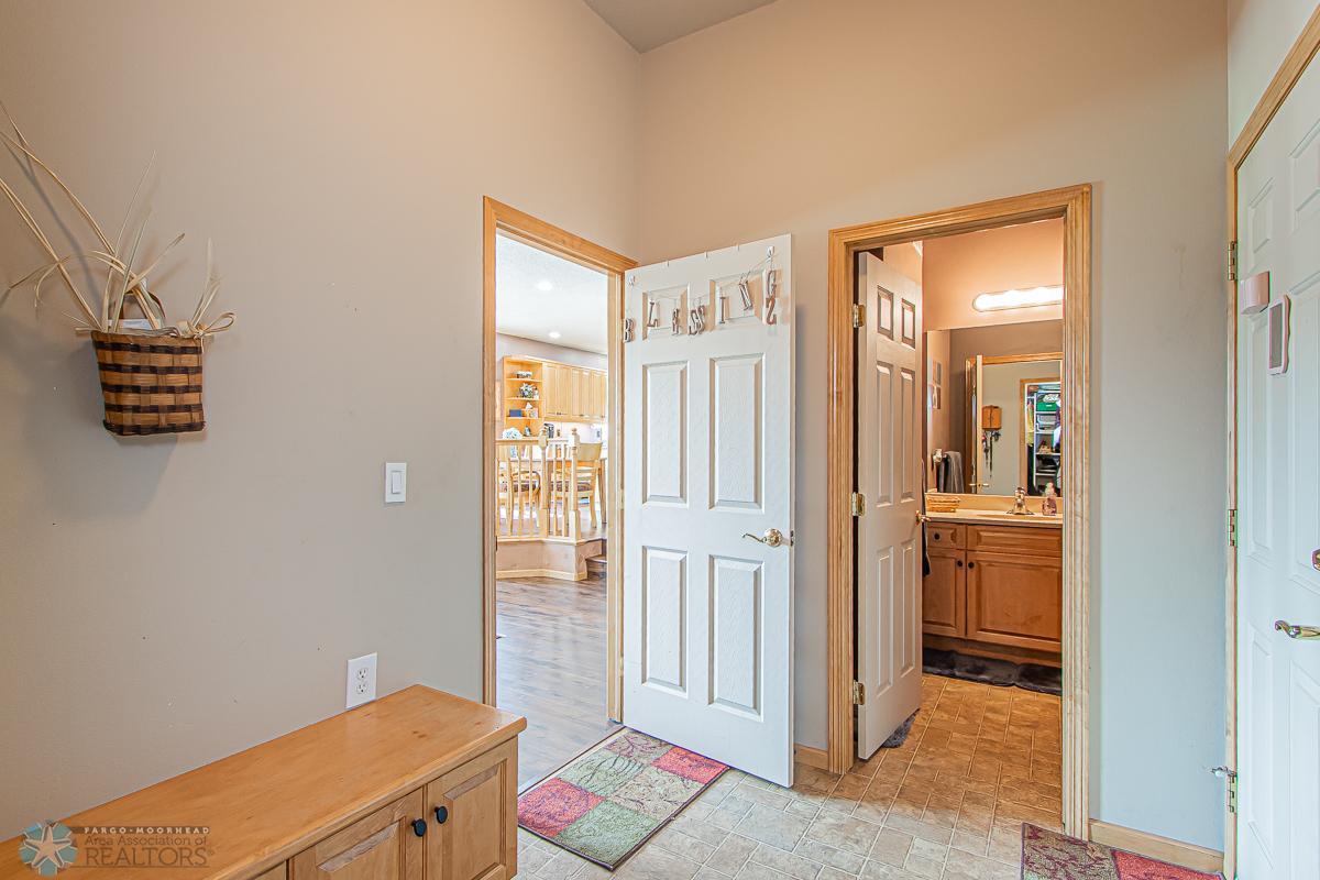 6136 16th St S, Fargo, ND 58104-16.jpg
