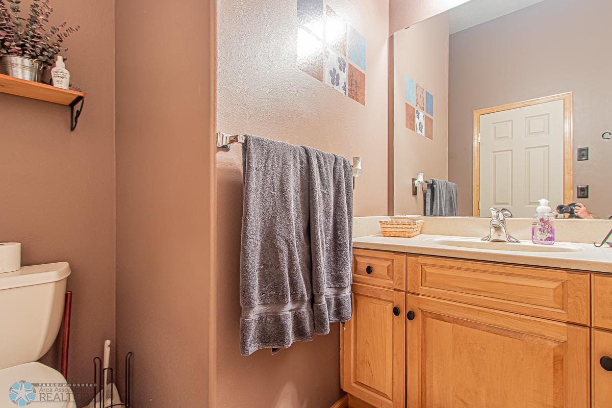 6136 16th St S, Fargo, ND 58104-18.jpg