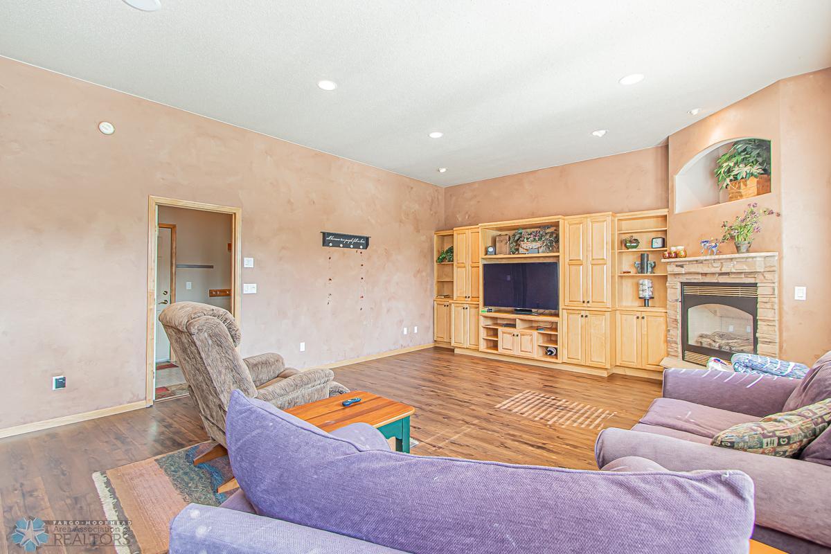 6136 16th St S, Fargo, ND 58104-14.jpg