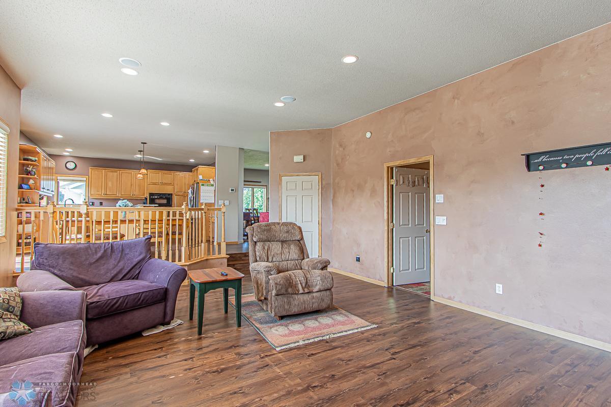 6136 16th St S, Fargo, ND 58104-15.jpg