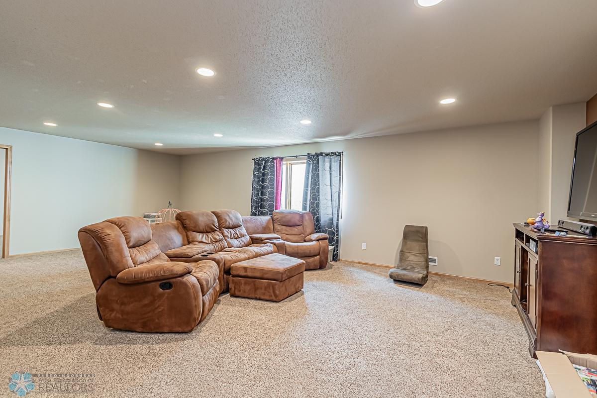 6136 16th St S, Fargo, ND 58104-40.jpg