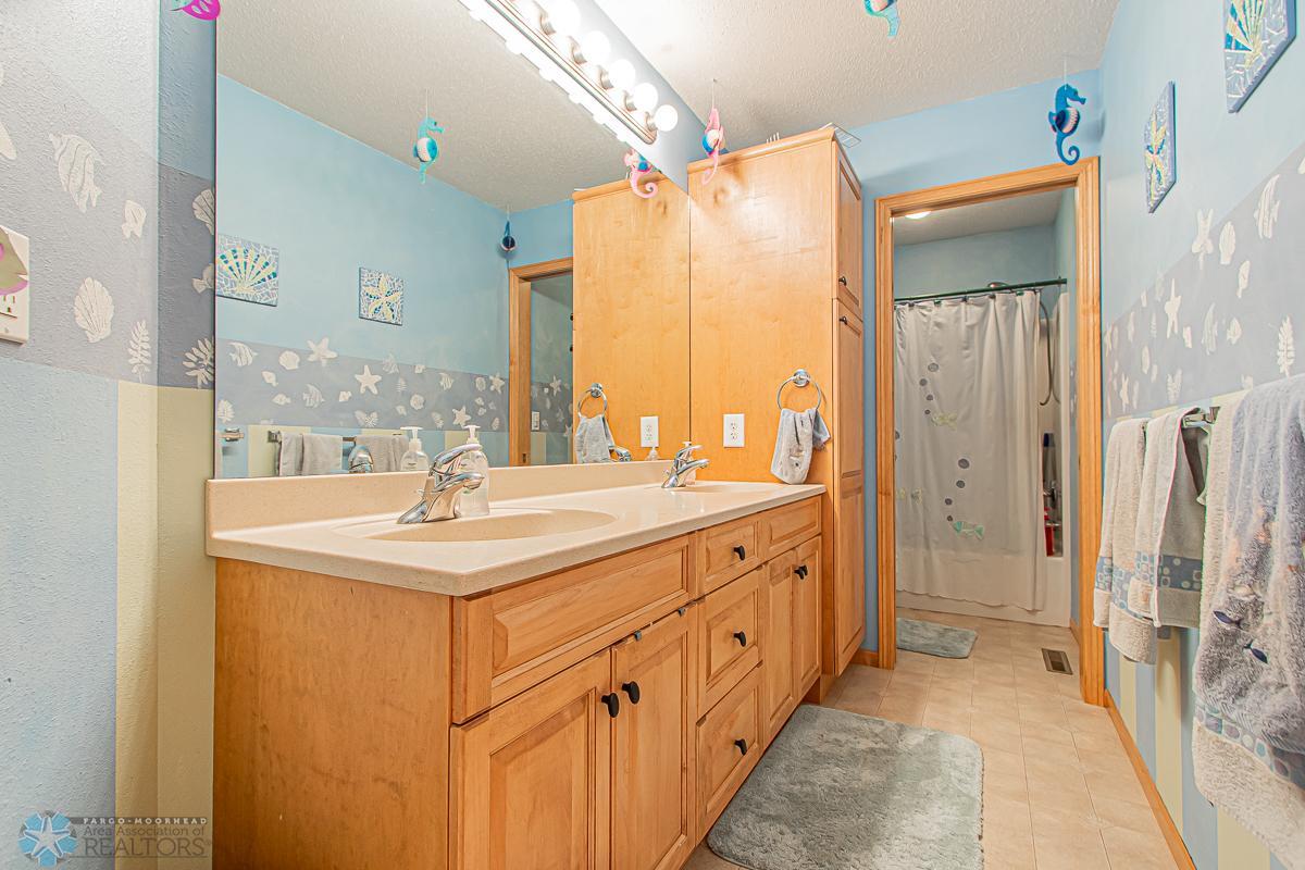 6136 16th St S, Fargo, ND 58104-31.jpg
