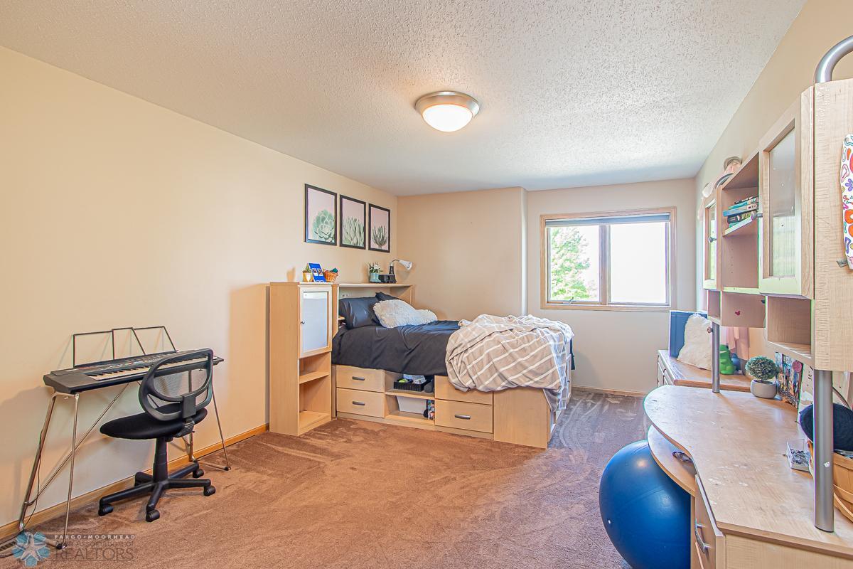 6136 16th St S, Fargo, ND 58104-33.jpg