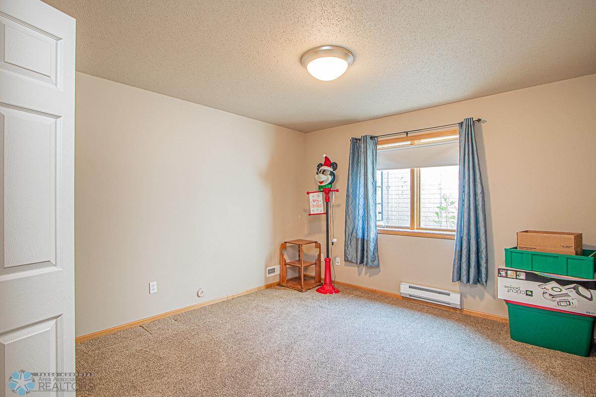 6136 16th St S, Fargo, ND 58104-43.jpg