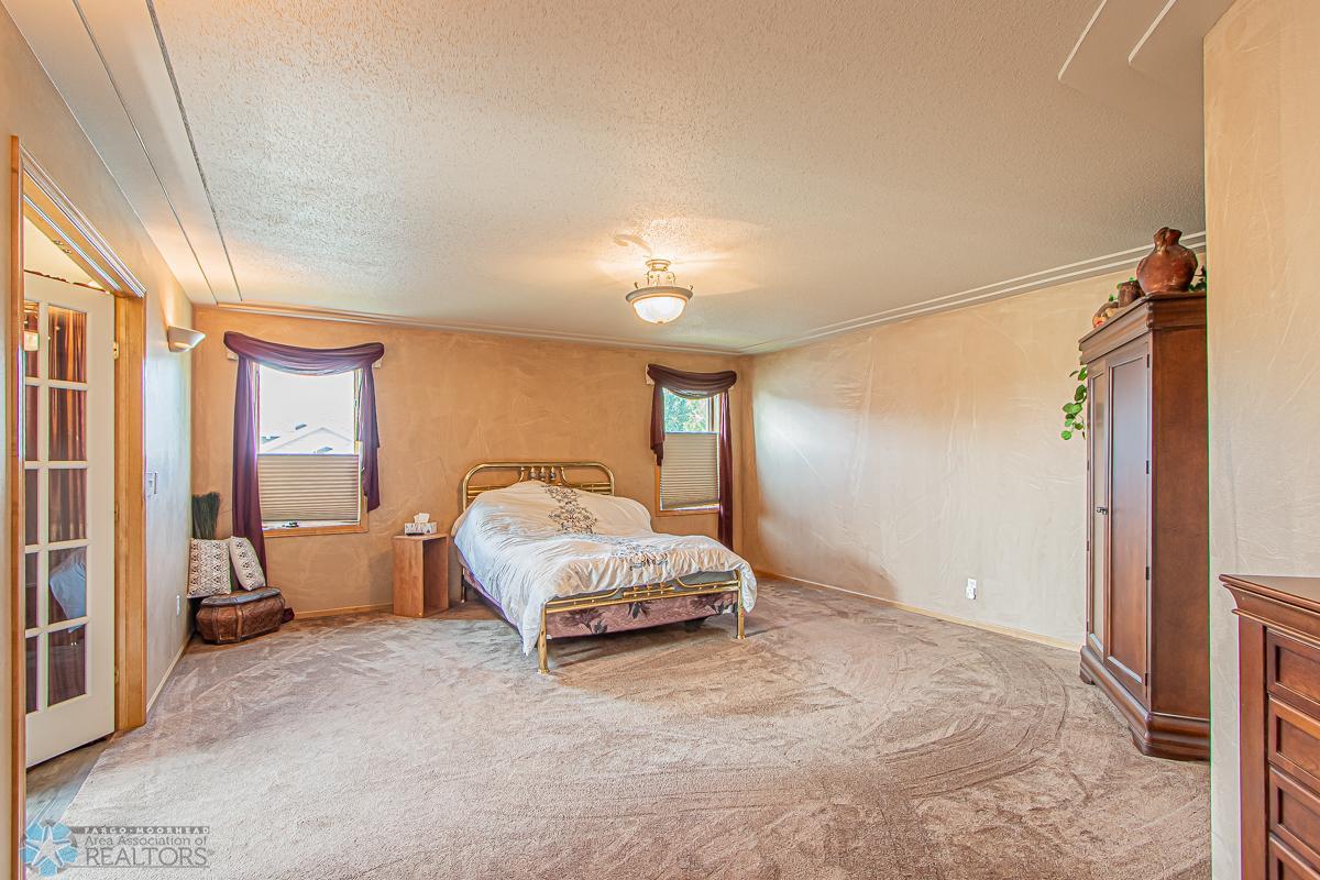 6136 16th St S, Fargo, ND 58104-21.jpg