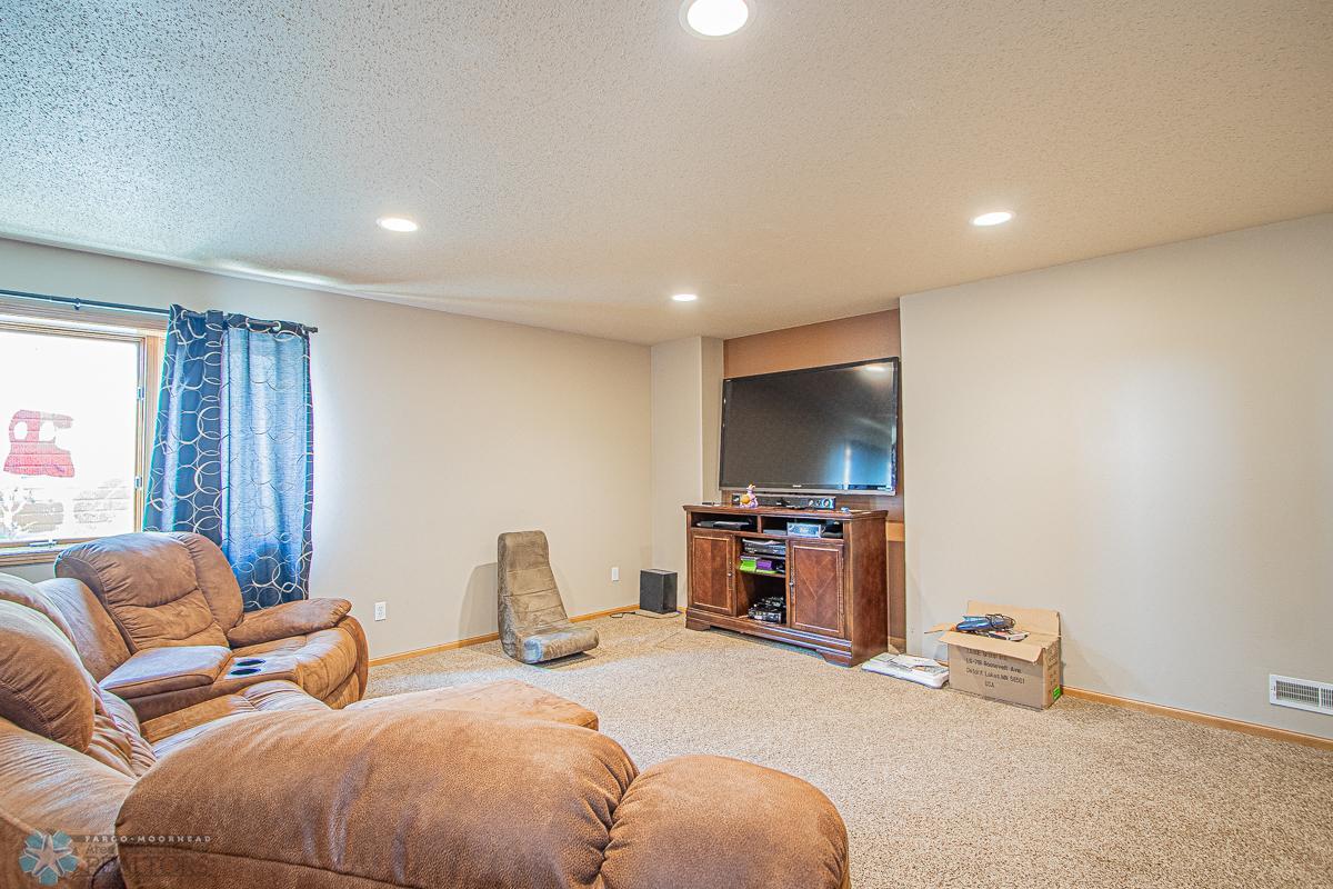 6136 16th St S, Fargo, ND 58104-41.jpg