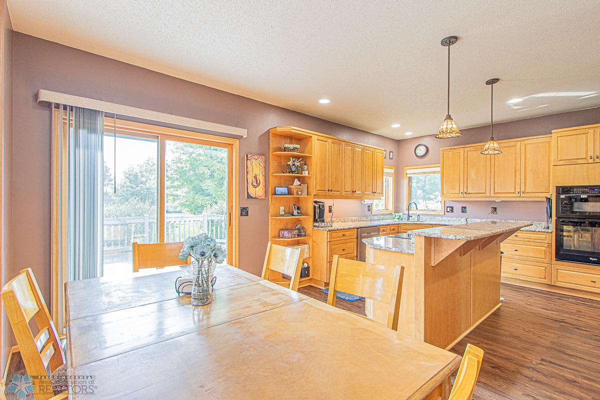 6136 16th St S, Fargo, ND 58104-12.jpg