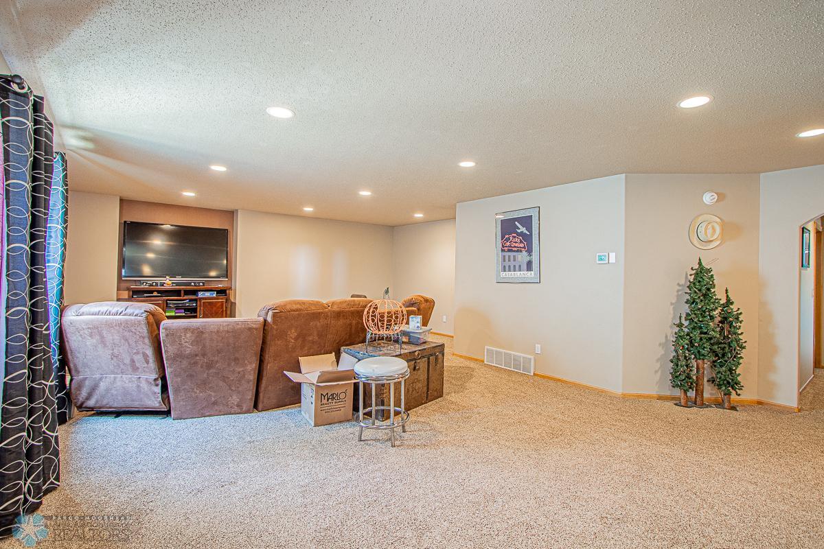 6136 16th St S, Fargo, ND 58104-42.jpg
