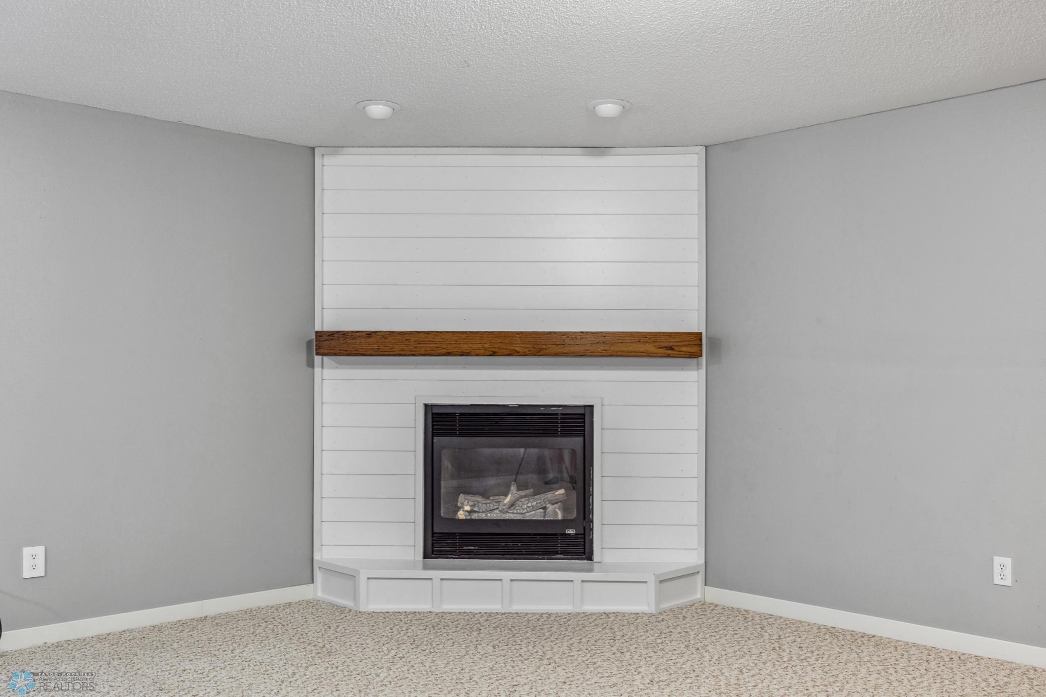 (28) Family Room.jpg