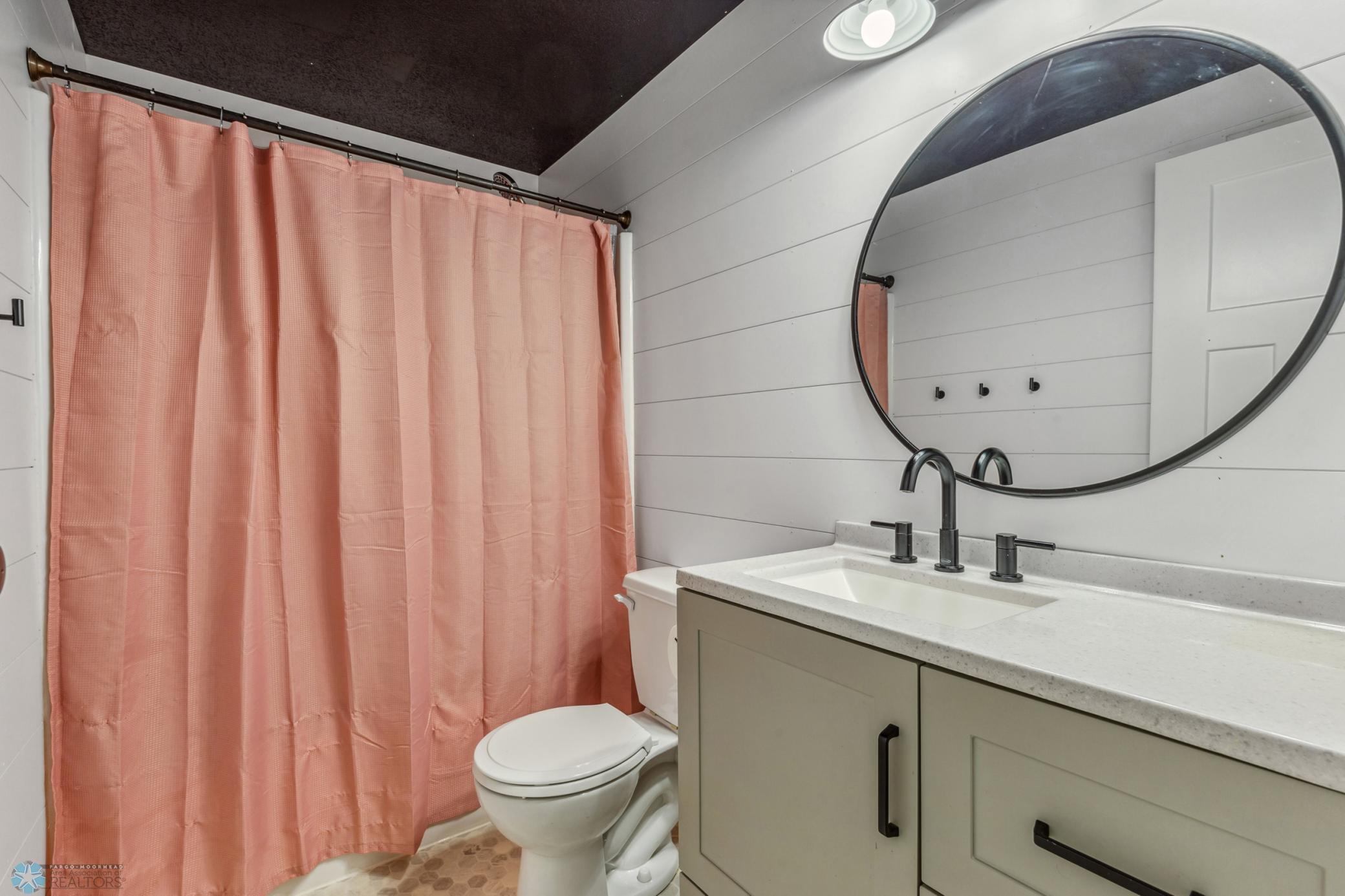 (35) Full Bath 3.jpg