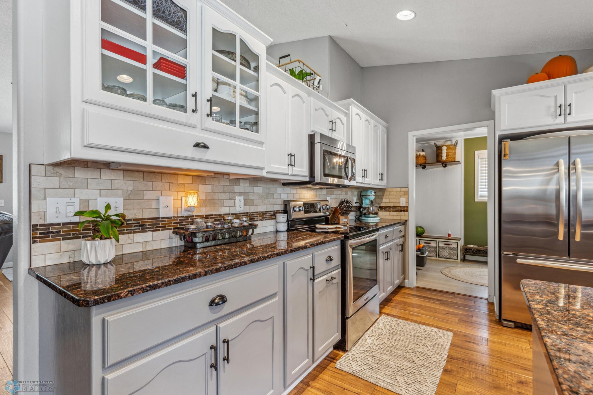 (12) Kitchen.jpg
