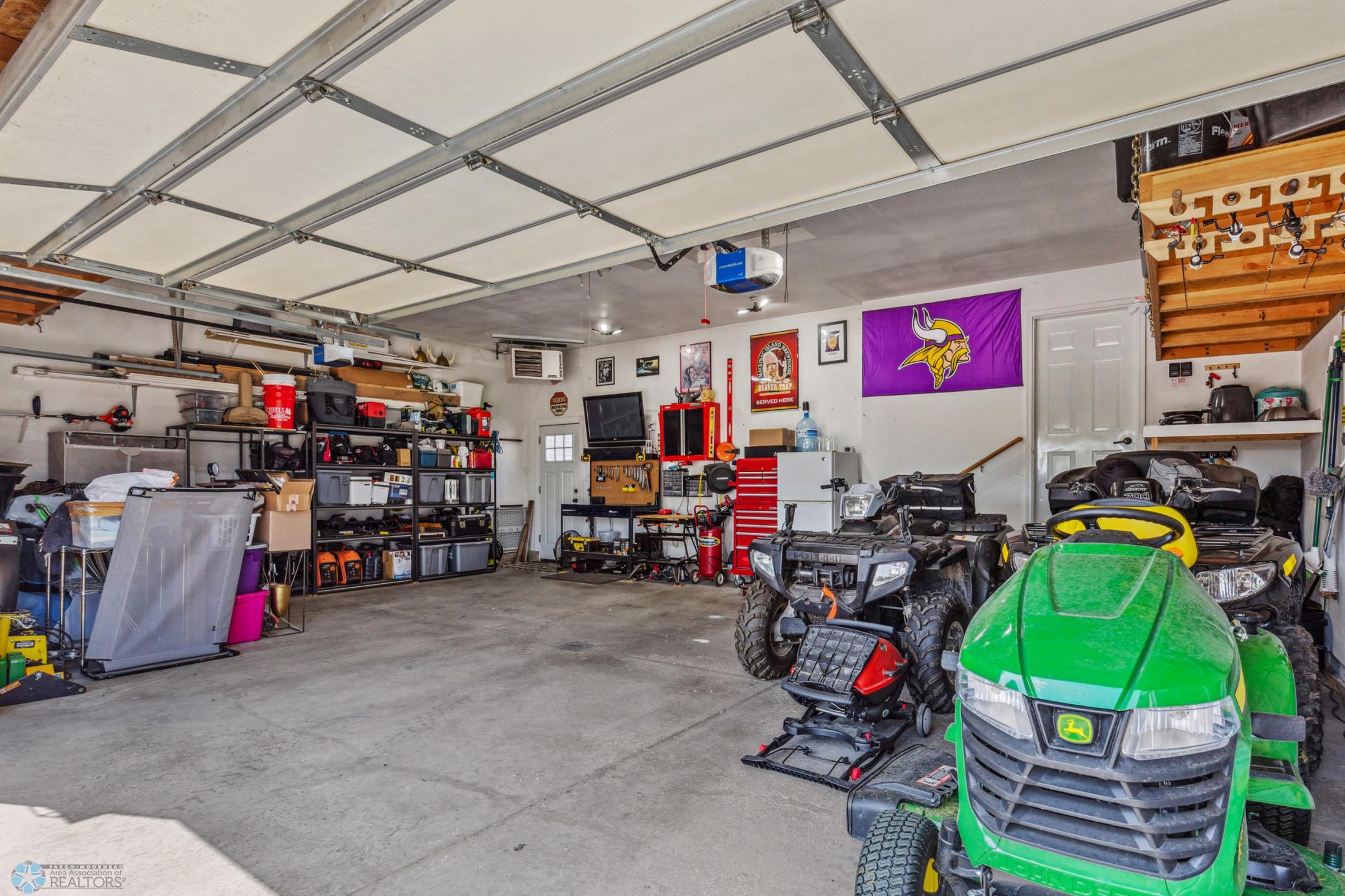 (37) Heated:Finished Garage.jpg