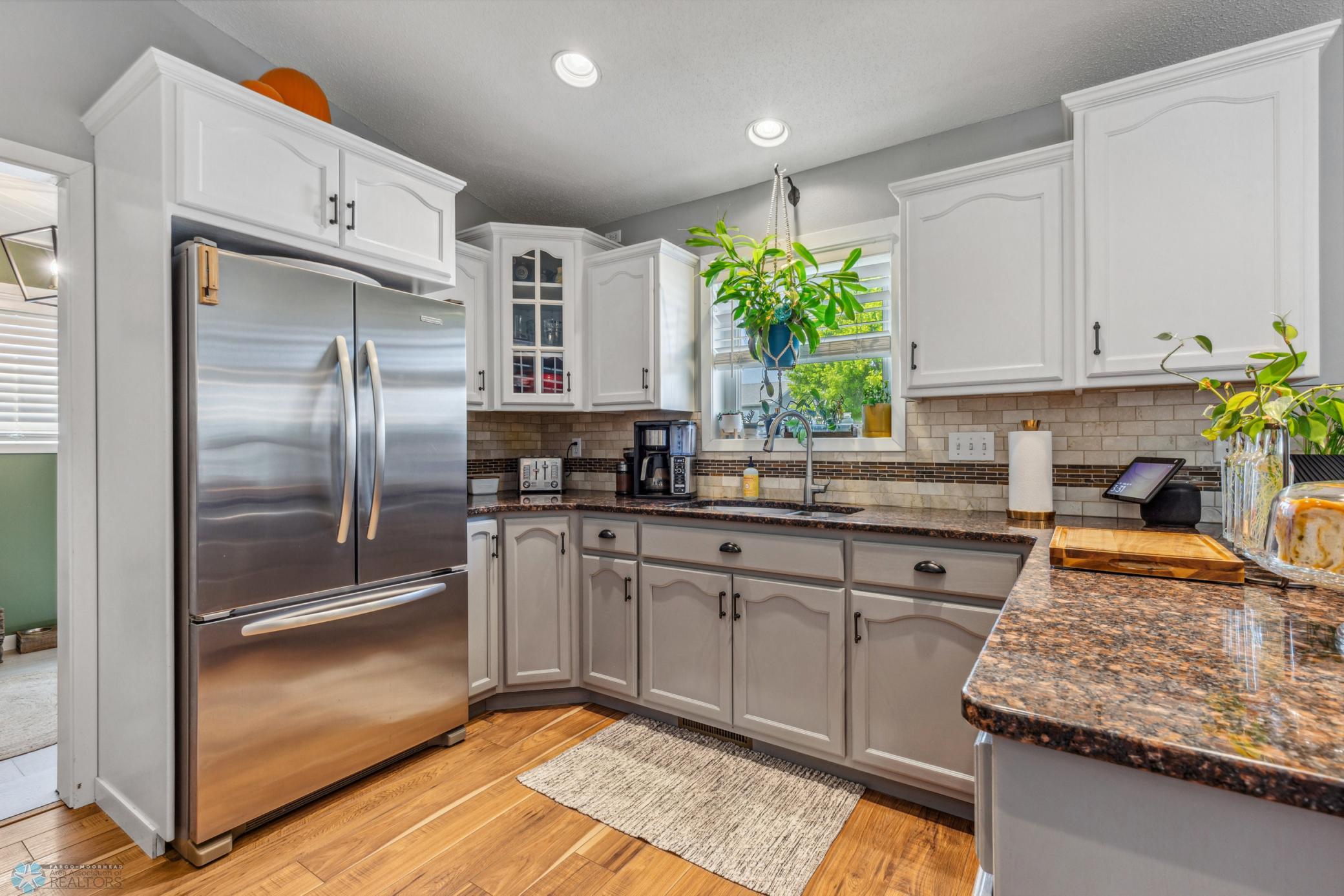 (13) Kitchen.jpg
