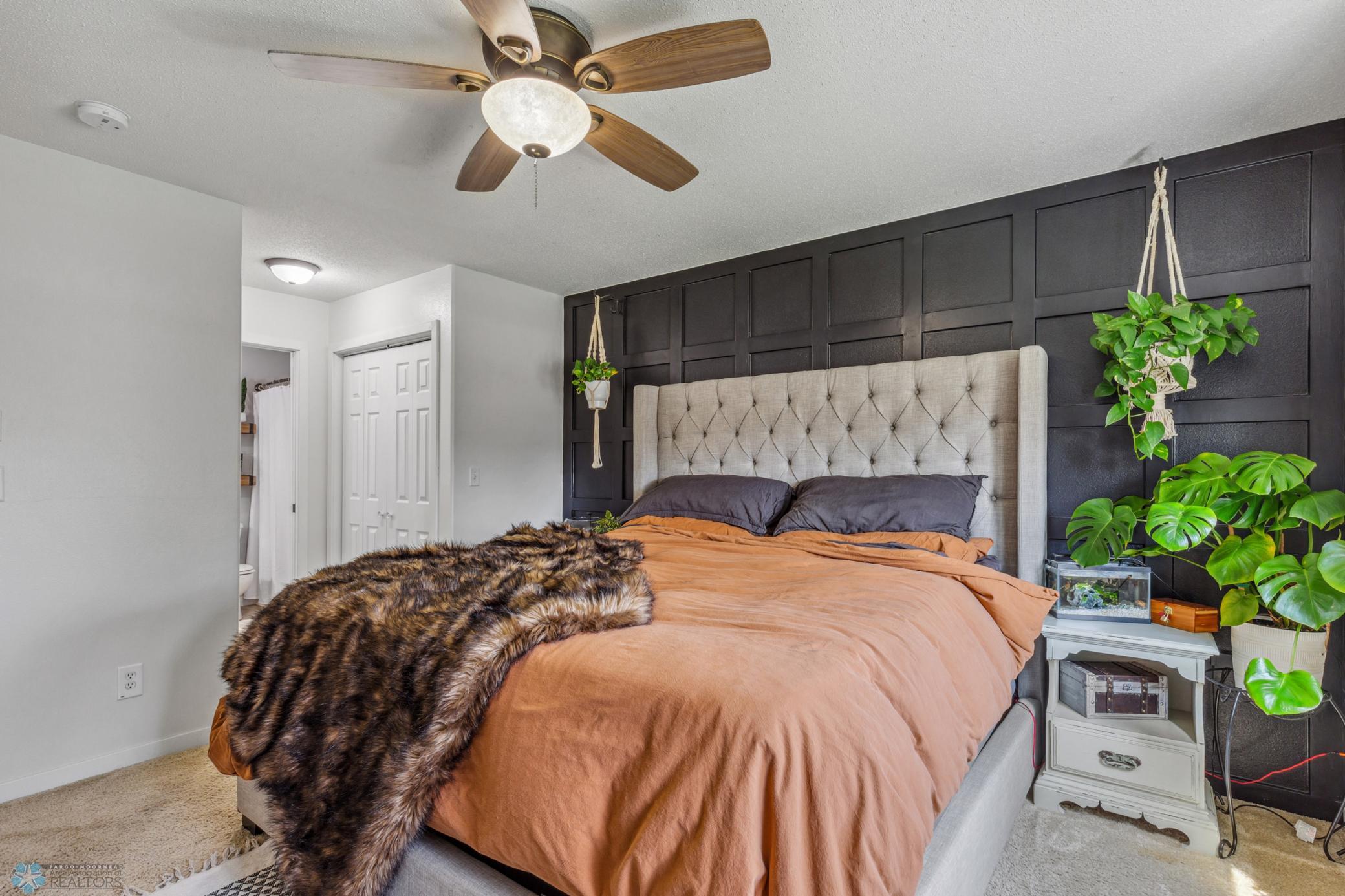 (19) Master Bed 1.jpg