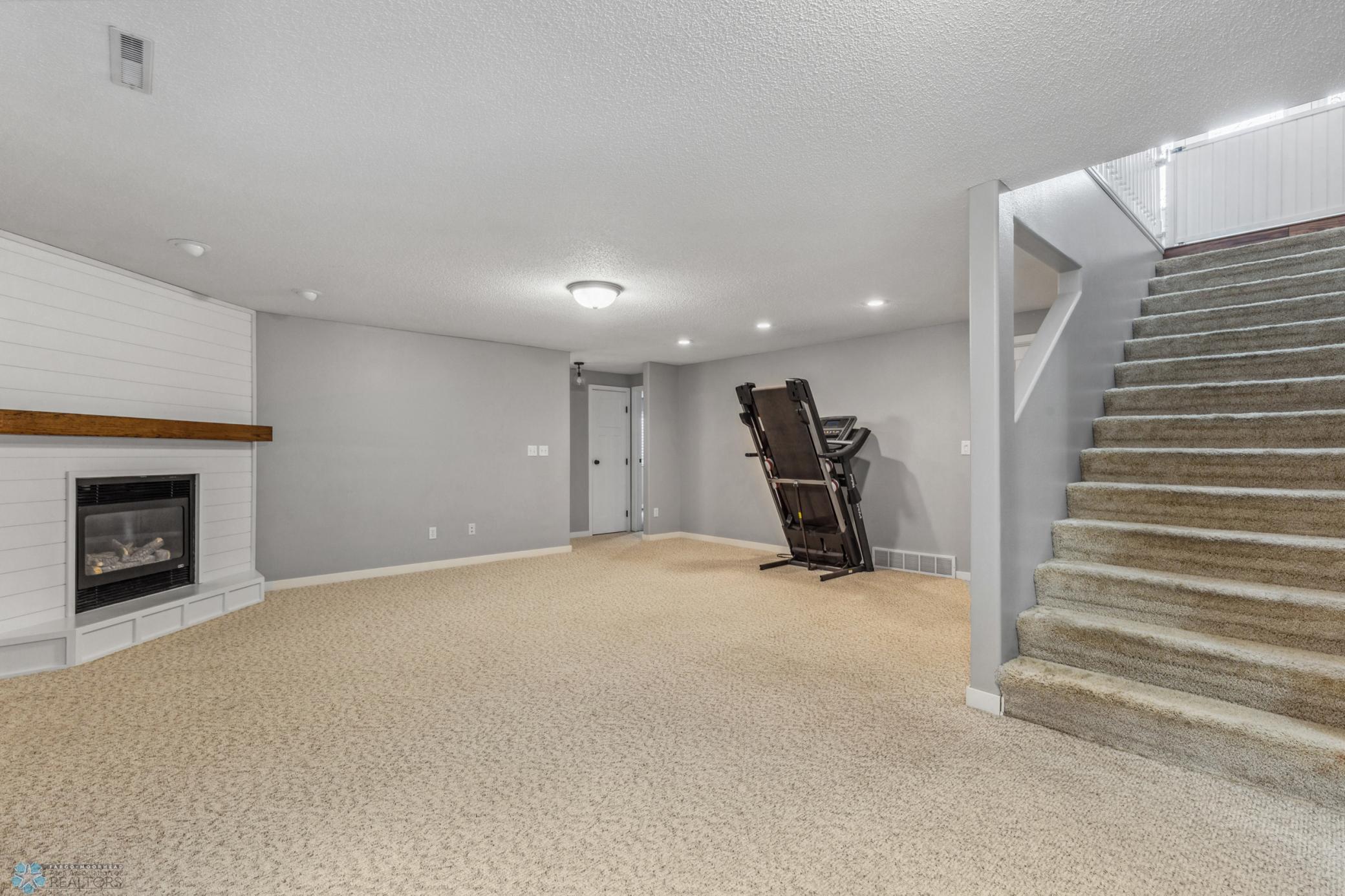 (26) Family Room.jpg