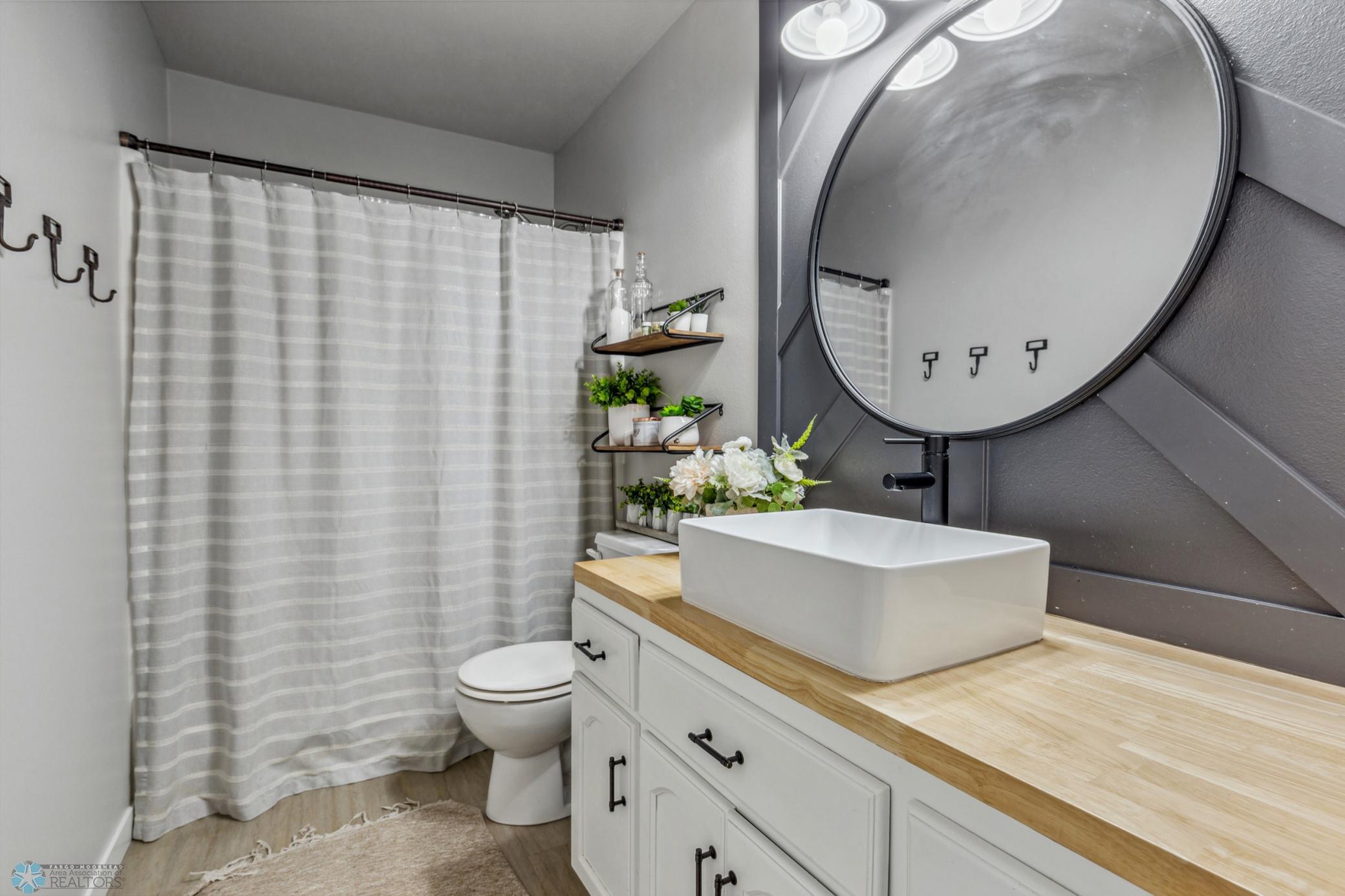 (25) Full Bath 2.jpg