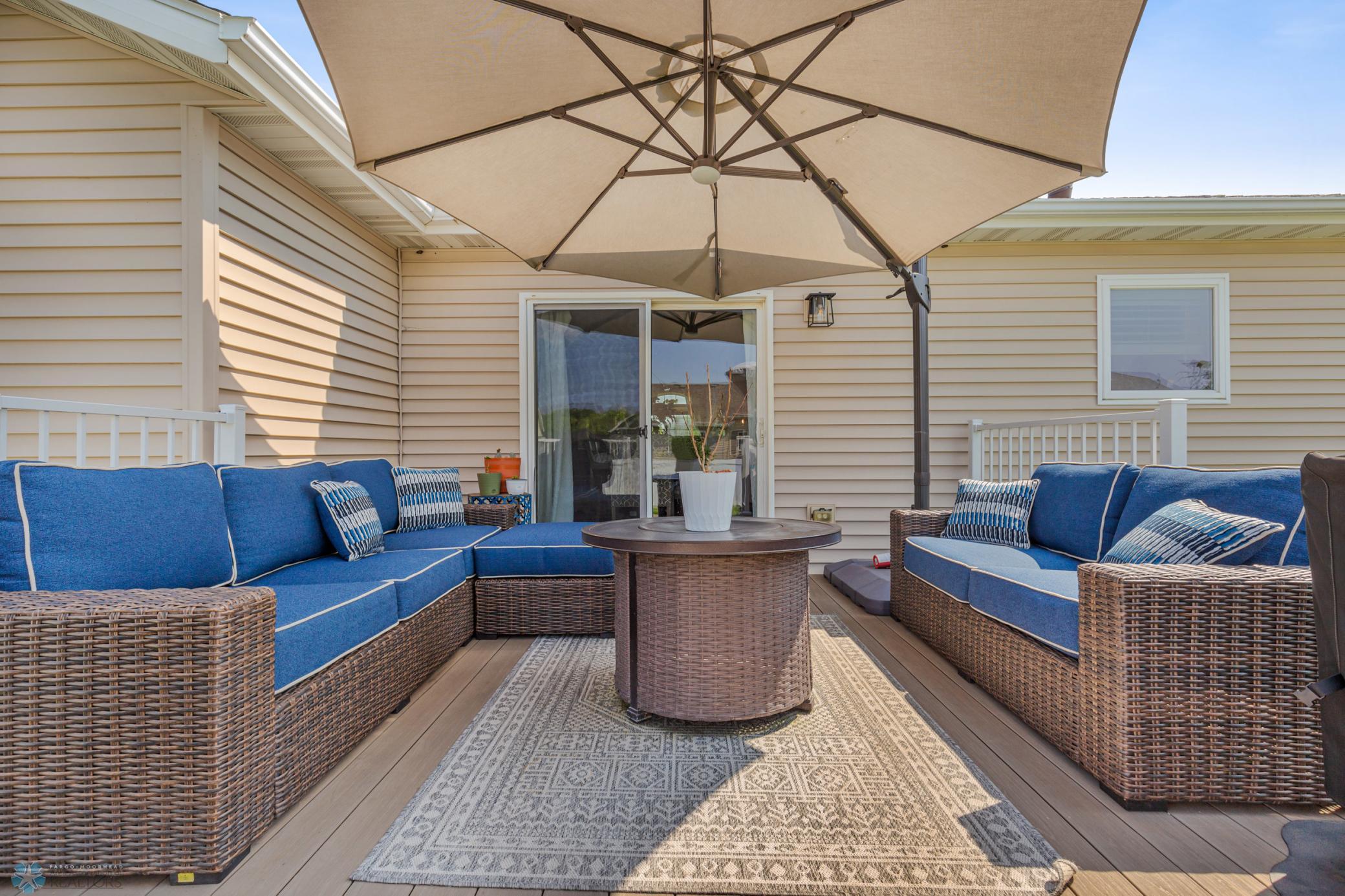 (42) Back Deck.jpg