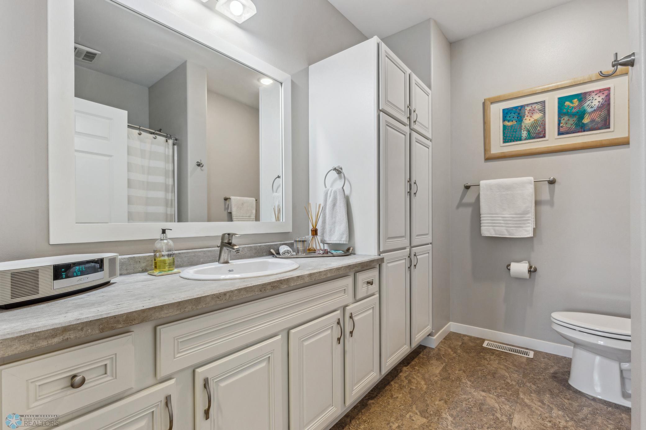 BATHROOM 2