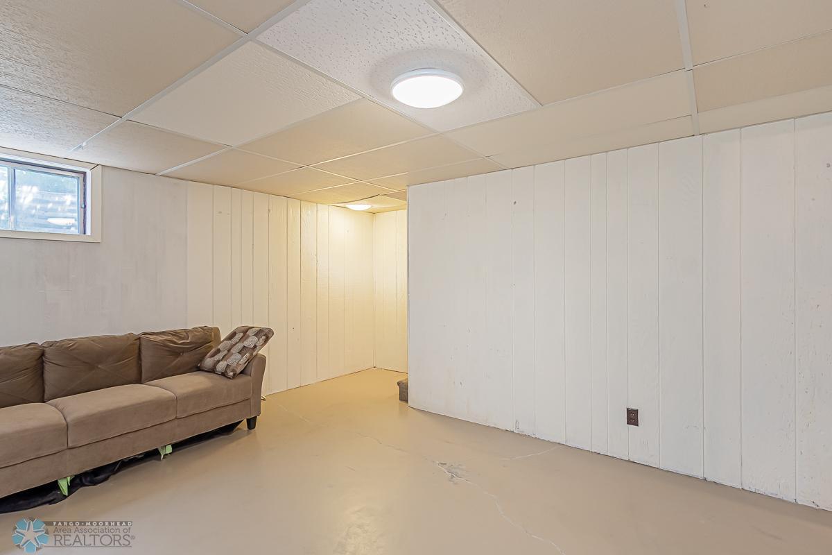 251 12 1_2 Ave E, West Fargo, ND 58078-15.jpg
