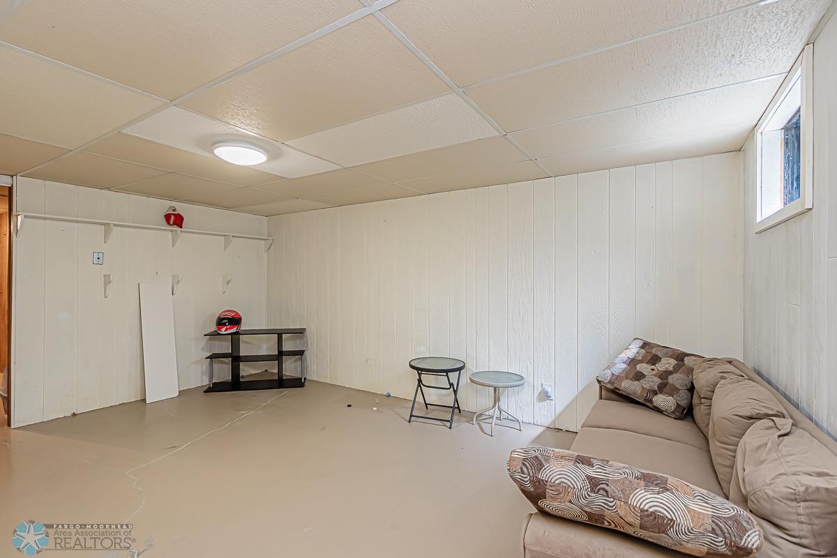 251 12 1_2 Ave E, West Fargo, ND 58078-14.jpg