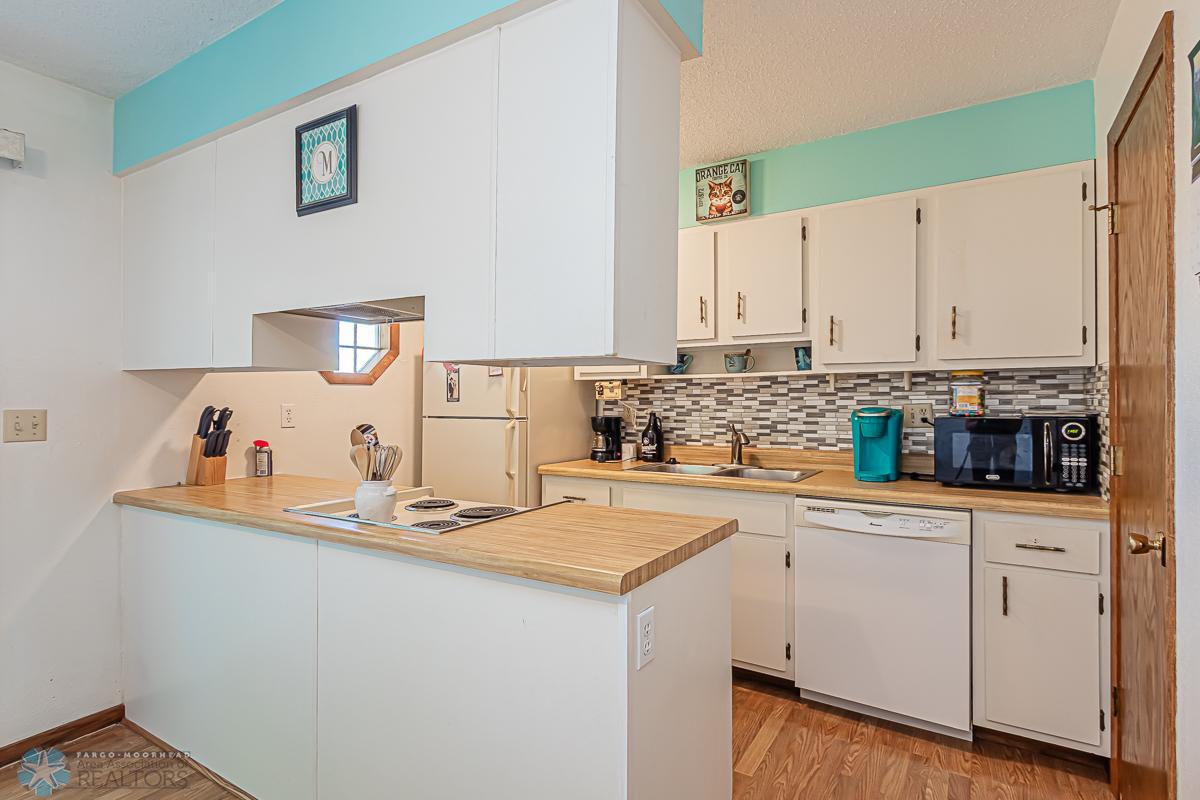 251 12 1_2 Ave E, West Fargo, ND 58078-10.jpg