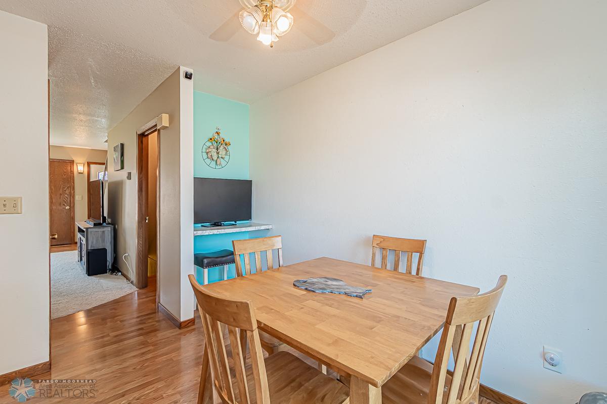 251 12 1_2 Ave E, West Fargo, ND 58078-09.jpg