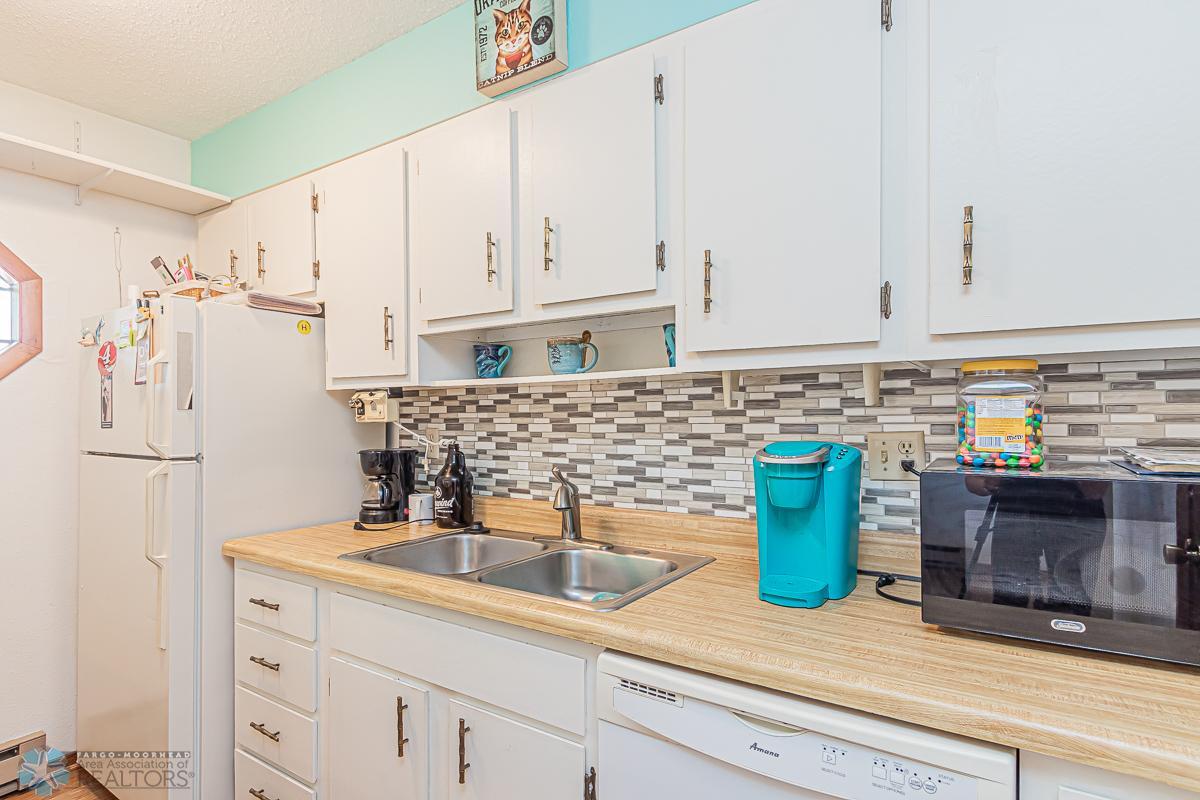 251 12 1_2 Ave E, West Fargo, ND 58078-11.jpg