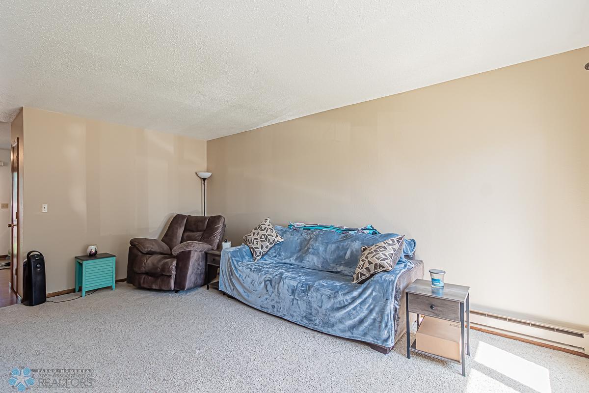 251 12 1_2 Ave E, West Fargo, ND 58078-07.jpg