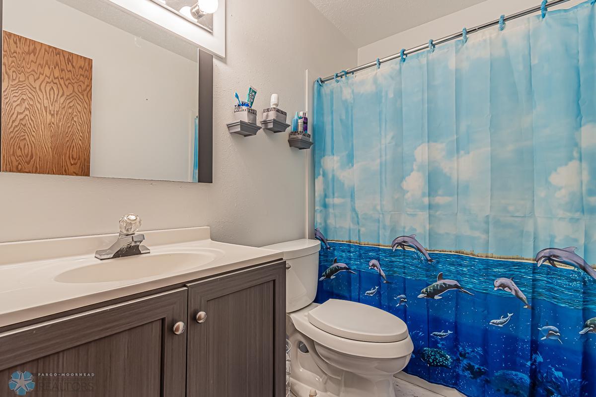 251 12 1_2 Ave E, West Fargo, ND 58078-05.jpg