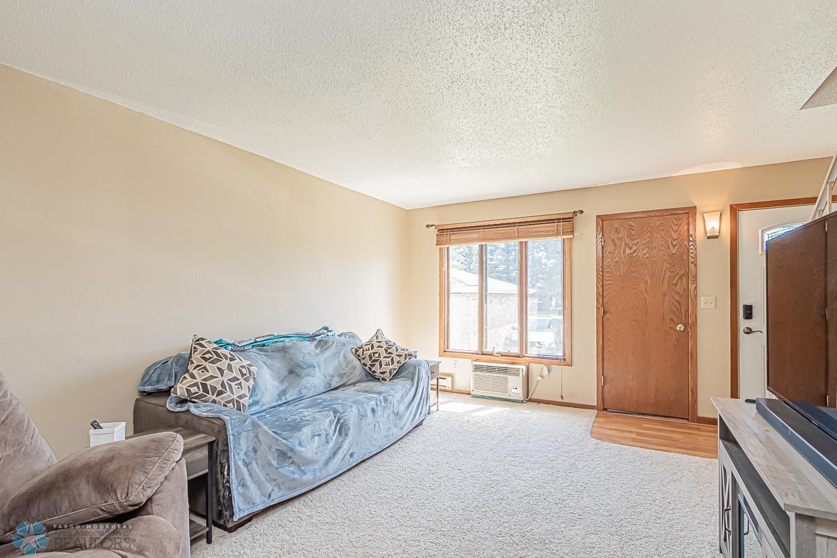 251 12 1_2 Ave E, West Fargo, ND 58078-06.jpg