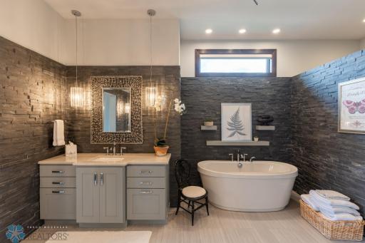 551 Lizzie Place E, West Fargo, ND 58078