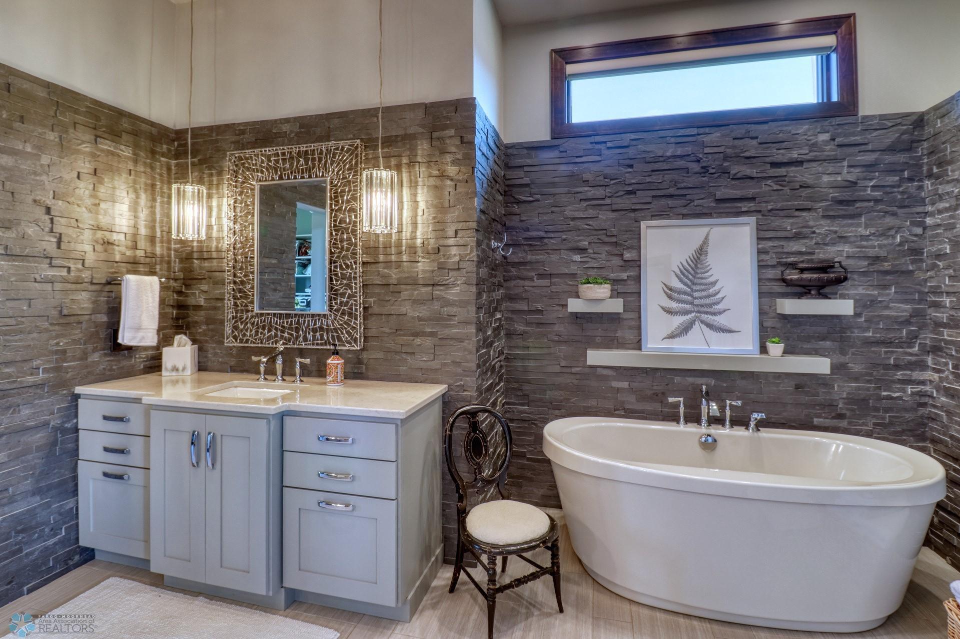 Primary Bathroom1_1.jpg