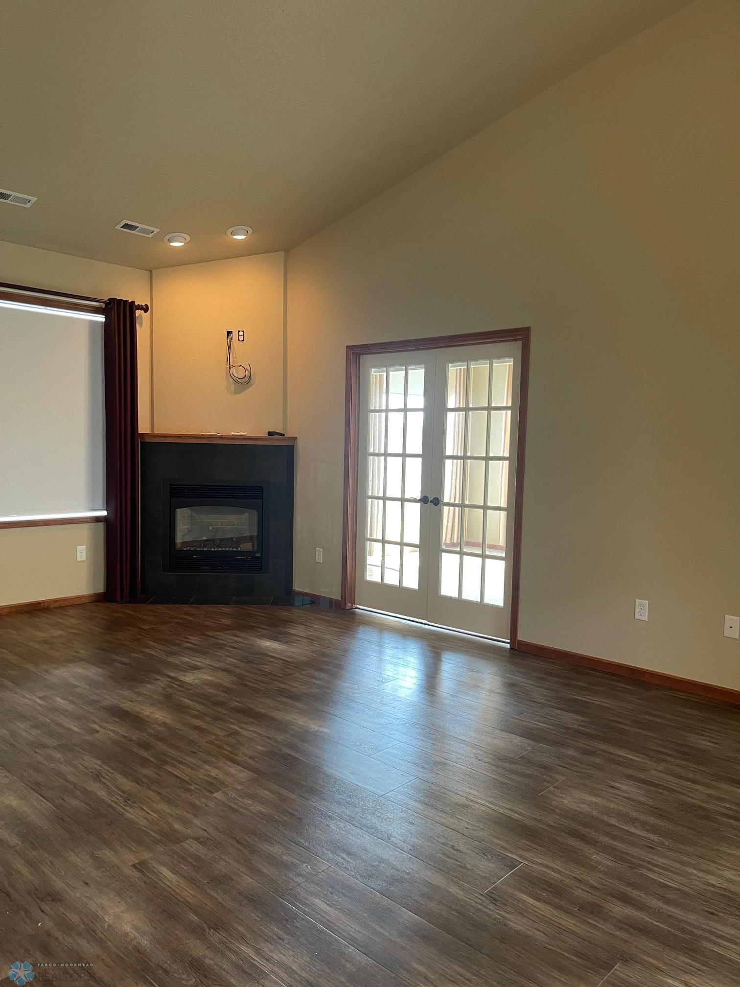 Living Room / Doors to sunroom