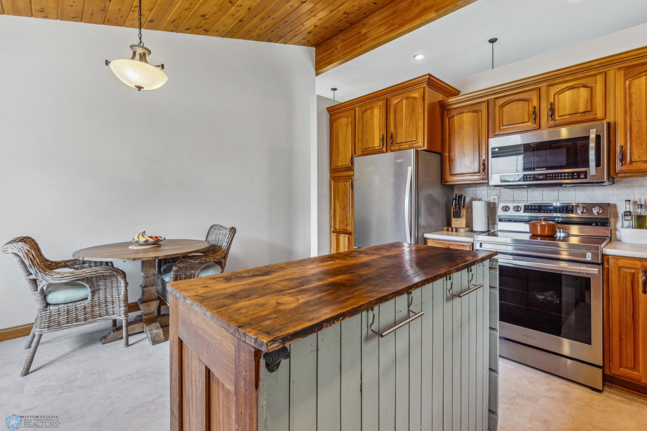 Eat-In Kitchen