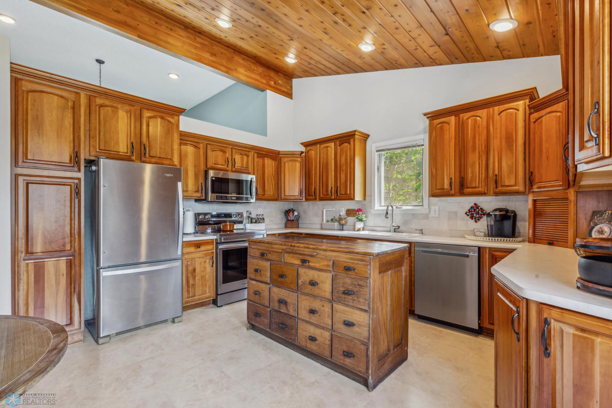 Eat-In Kitchen