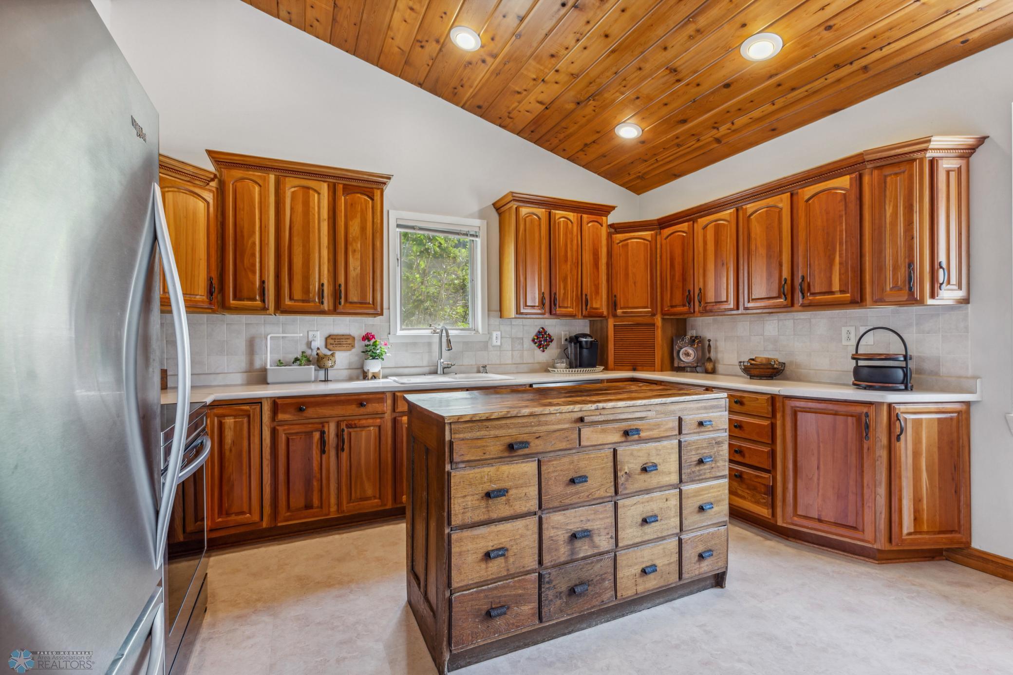 Eat-In Kitchen