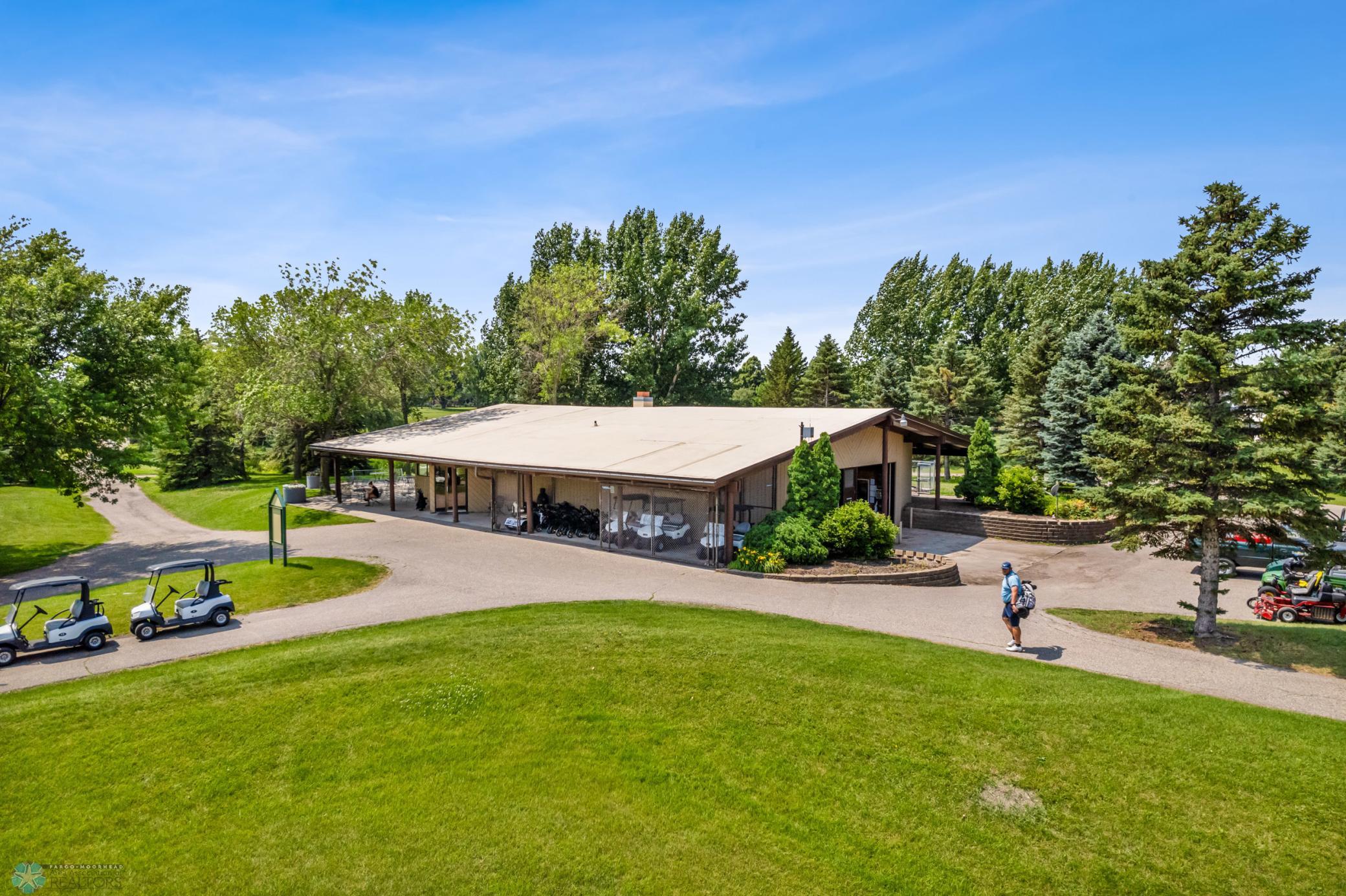 1 Block to Prairiewood Golf Course