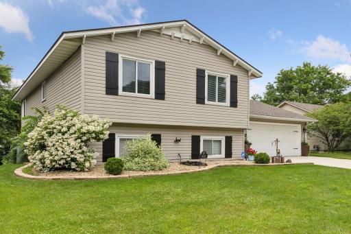 10432 Xylon Road S, Minneapolis, MN 55438