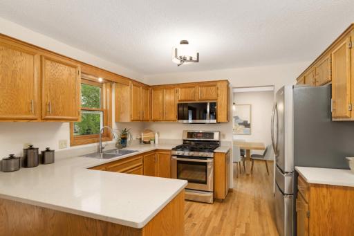 1392 Interlachen Circle, Woodbury, MN 55125