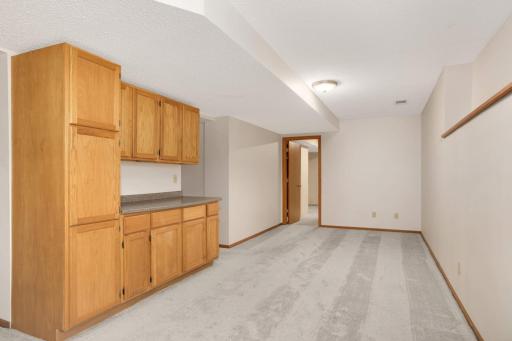 1392 Interlachen Circle, Woodbury, MN 55125