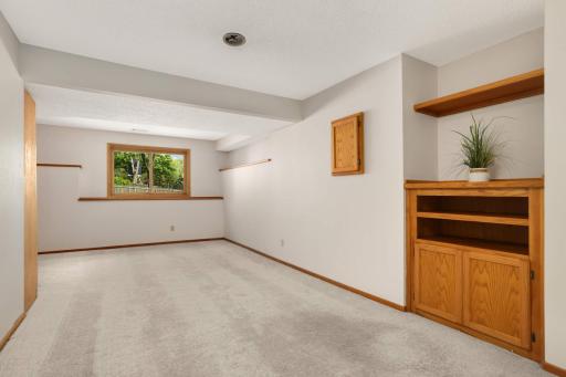 1392 Interlachen Circle, Woodbury, MN 55125