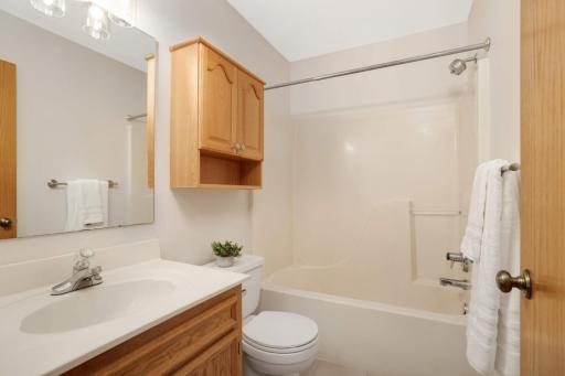 1392 Interlachen Circle, Woodbury, MN 55125